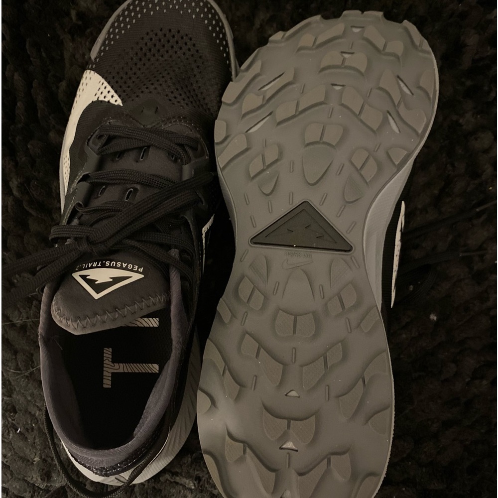 Mens Nike shoes size 7 new never worn. - Picture 2 of 3